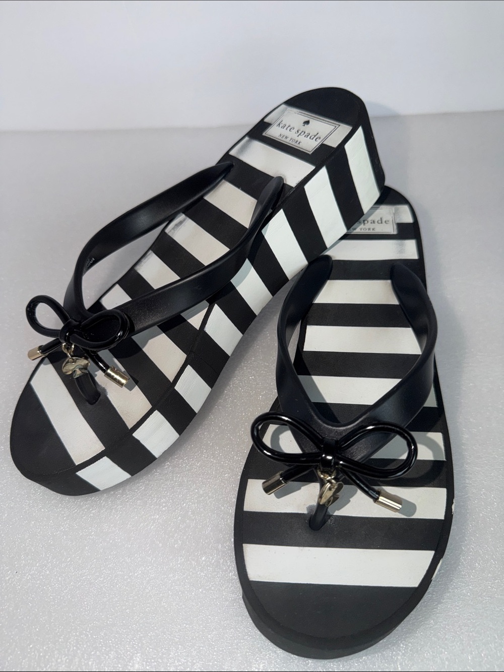 KATE SPADE Rhett Black White Striped Bow Platform Flip Flop Sandals Size 8 - Picture 13 of 13